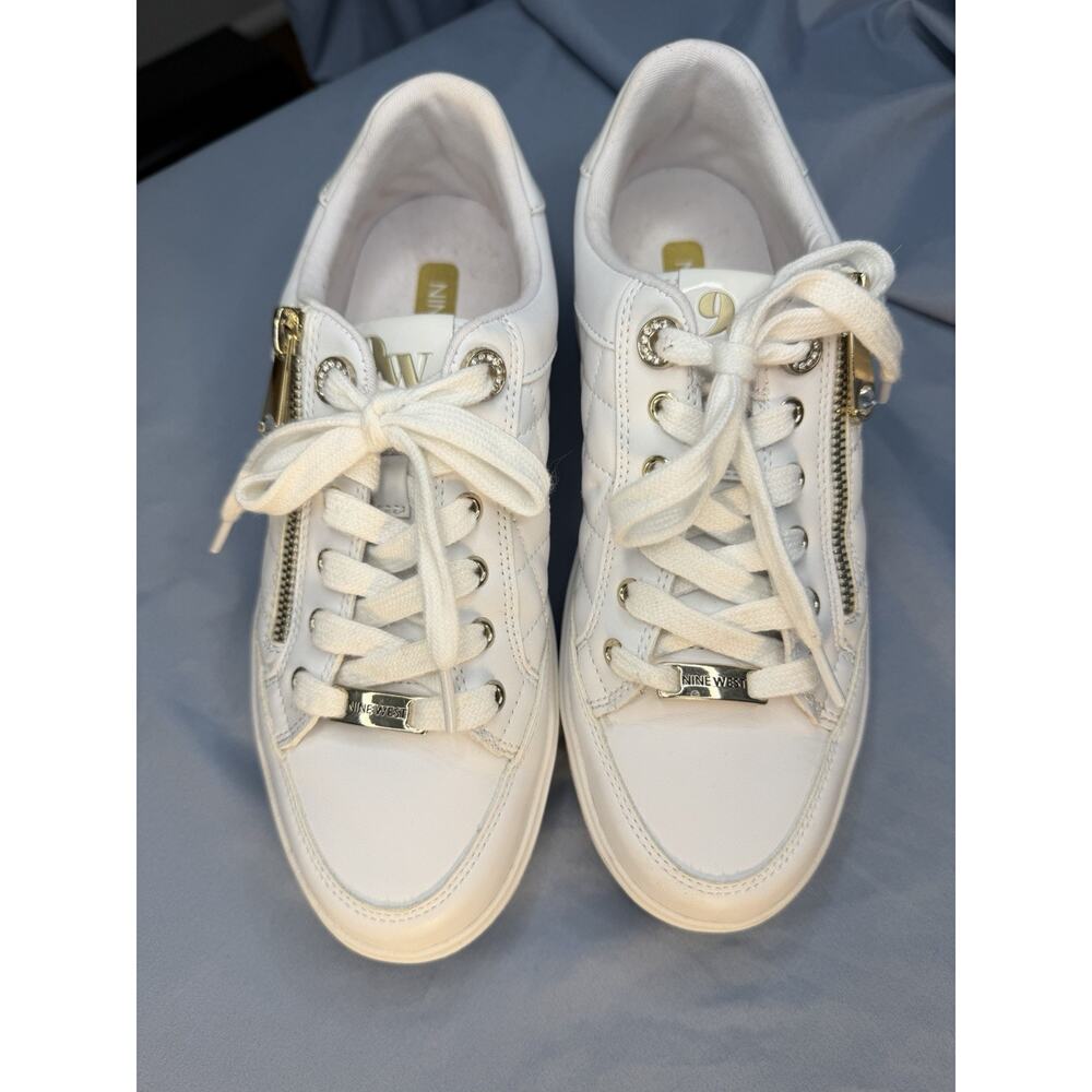 Nine West Women's Dulah Round Toe Platform Lace-Up Sneakers Size 8M
